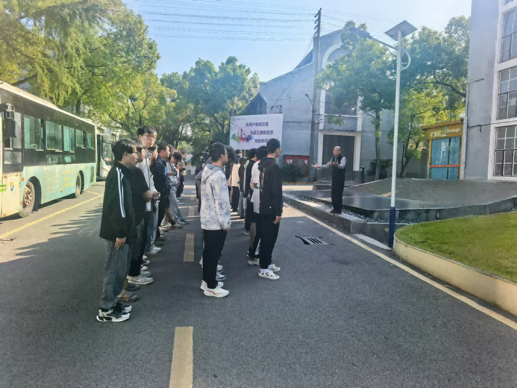 湖南工程学院学生来雷火在线研学