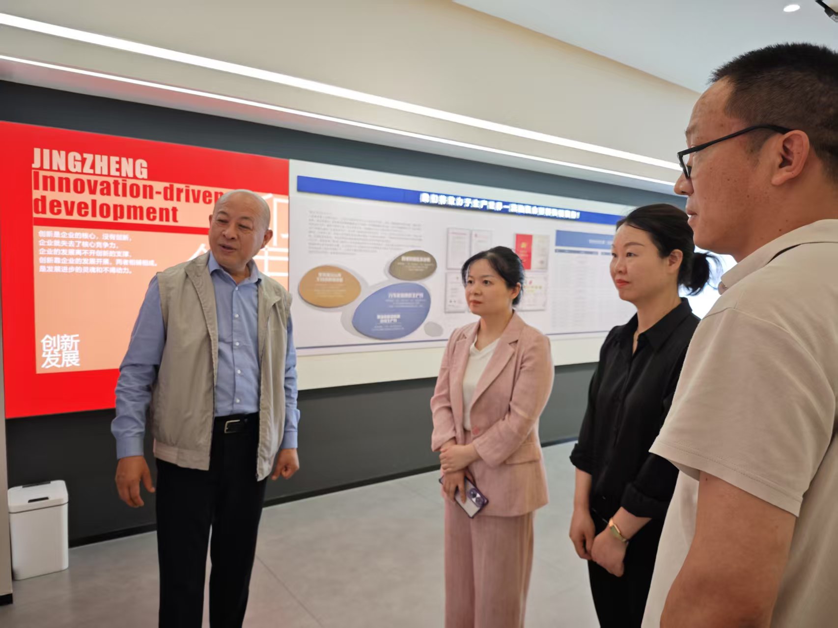 黄副区长来雷火在线走访视察